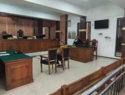 JPU Minta Terdakwa Kasus Penggelapan Tetap Ditahan, Penasihat Hukum Melihat Dakwaan JPU Kabur.