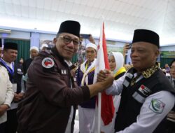 Kapolda dan Gubernur lepas Jamaah Haji Kloter 1 dari kepri