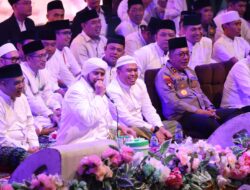 KAPOLDA KEPRI TURUT BERSOLAWAT UNTUK INDONESIA MAJU BERSAMA TOKOH NASIONAL