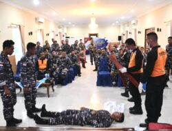Selamatkan Orang Jatuh di Laut, Personel Lanal, Basarnas, dan Ditpolairud Laksanakan Search And Rescue dan Evakuasi Korban