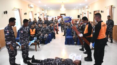 Selamatkan Orang Jatuh di Laut, Personel Lanal, Basarnas, dan Ditpolairud  Laksanakan Search And Rescue dan Evakuasi Korban