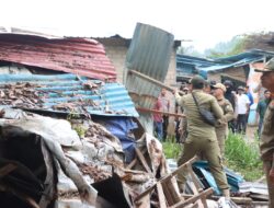 Dukung 100 Hari Asta Cita Presiden RI, Polresta Barelang Bersama Tim Terpadu Robohkan Tempat Penyalahgunaan Narkoba di Kampung Madani