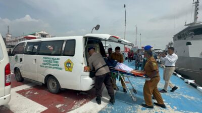 TNI AL Selamatkan Buruh Migran, Terapung di Perairan Pulau Nipah