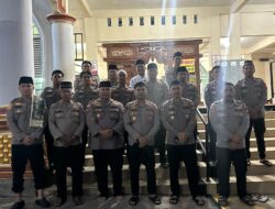 Polresta Barelang Gelar Sholat Subuh Berjamaah Bersama Warga Di Masjid Nurus Salam Mega Legenda Dalam Rangka Bulan Suci Ramadan