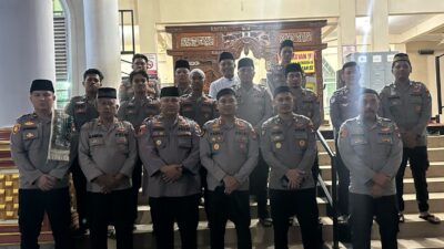 Polresta Barelang Gelar Sholat Subuh Berjamaah Bersama Warga Di Masjid Nurus Salam Mega Legenda Dalam Rangka Bulan Suci Ramadan