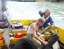 9 Pemancing Terhempas Ombak Berakit Bintan, 2 Orang Masih Hilang