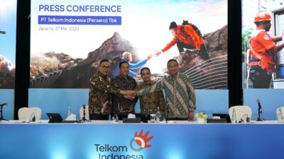 Direktur Human Capital Management Telkom Henry Christiadi, Wakil Direktur Utama Telkom Muhammad Awaluddin, Direktur Wholesale & International Service Telkom Honesti Basyir, dan Direktur Network Telkom Nanang Hendarno pada acara Rapat Umum Pemegang Saham Tahunan (RUPST) Tahun Buku 2024, di Jakarta, pada Selasa (27/5).