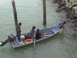TNI AL Evakuasi Mayat Seorang Pemancing Tenggelam di Perairan Tanjung Sengkuang