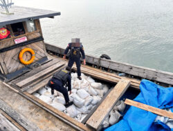 Bea Cukai Batam Gagalkan Penyelundupan 20 Ton Pasir Timah Ilegal di Perairan Natuna