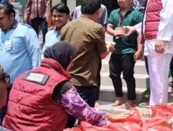 Hangatnya Jum’at Berkah: Polisi dan Jurnalis Batam Berbagi Senyum Lewat 500 Kotak Makanan