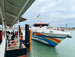 Batam Fast Berlabu di Gold Coast Ferry Terminal