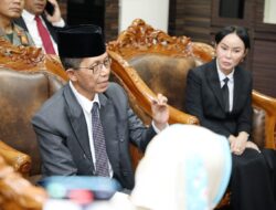 Dialog Amsakar-Li Claudia dengan AMAR-GB