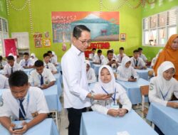 SAS Online Perdana Serentak di 133 Sekolah di Batam, Amsakar Tinjau Langsung di SMPN 12
