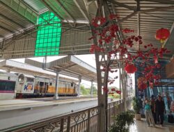 Sambut Imlek 2577 Kongzili, Nuansa Merah Emas Warnai Stasiun Purwokerto