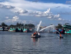 KKP Bersama Nelayan Gelar Simulasi Kebakaran Kapal di PPS Cilacap Jelang Lonjakan Aktivitas Lebaran