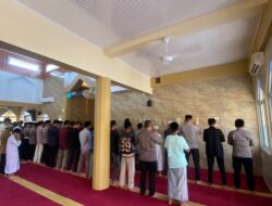 Polsek KKP Gelar Sholat Istisqa dan Santunan Yatim di Masjid Al-Fitrah, Doa Bersama di Tengah Kemarau Panjang