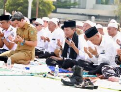 Ratusan Warga Gelar Salat Istisqa di Dataran Engku Putri, Batam Memohon Turunnya Hujan