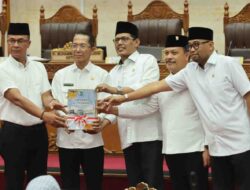 DPRD Batam Bentuk Pansus Bahas LKPj 2025, Amsakar Serahkan Laporan Kinerja