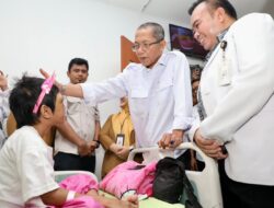 Amsakar Jenguk Bocah Korban Dugaan Penganiayaan, Pemko Batam Janjikan Pendidikan hingga Tuntas