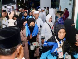 442 Jemaah Haji Kloter 1 Debarkasi Batam Tiba di Tanah Air, Disambut Sekda Batam