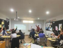 Mahasiswa Psikologi UM Surabaya Edukasi Ratusan Siswa Monte Sienna Batam tentang Pentingnya Sekolah Inklusif