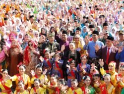 Seragam Sekolah Gratis Batam Dibagikan, 52.835 Siswa Jadi Penerima