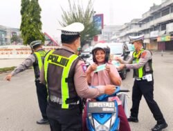 Peduli Dampak Kabut Asap, Satlantas Padangsidimpuan Bagikan Masker