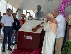 KAI Resmikan Patung Raden Soetedjo di Stasiun Purwokerto, Abadikan Sosok Pencipta “Di Tepinya Sungai Serayu”